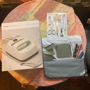NIB SEALED CRICUT EasyPress 2 6x7 Discontinued SIZE MINT + Mat, tape & tools